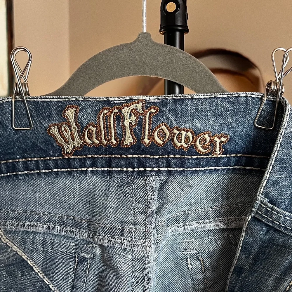 Wallflower Jean Shorts - Picture 3 of 4